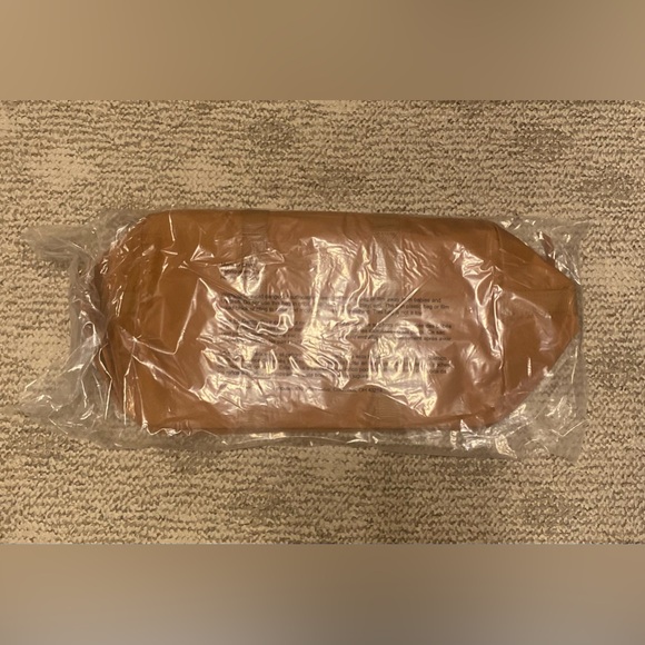 NWT DSW Travel Fall/Winter Weekender Duffle Bag with Removable Faux Sherpa Pouch - Picture 10 of 11